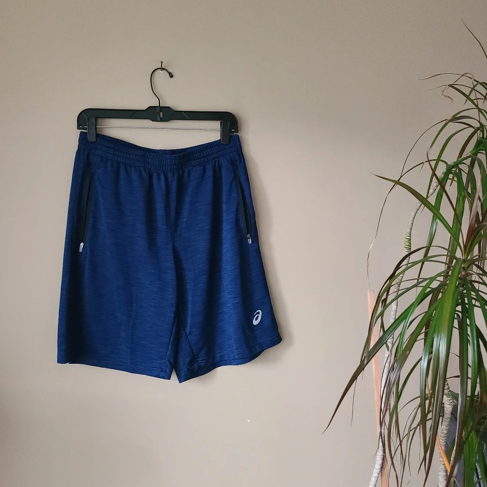 Asics men's athletic sports shorts sz.M 9 in.inseam